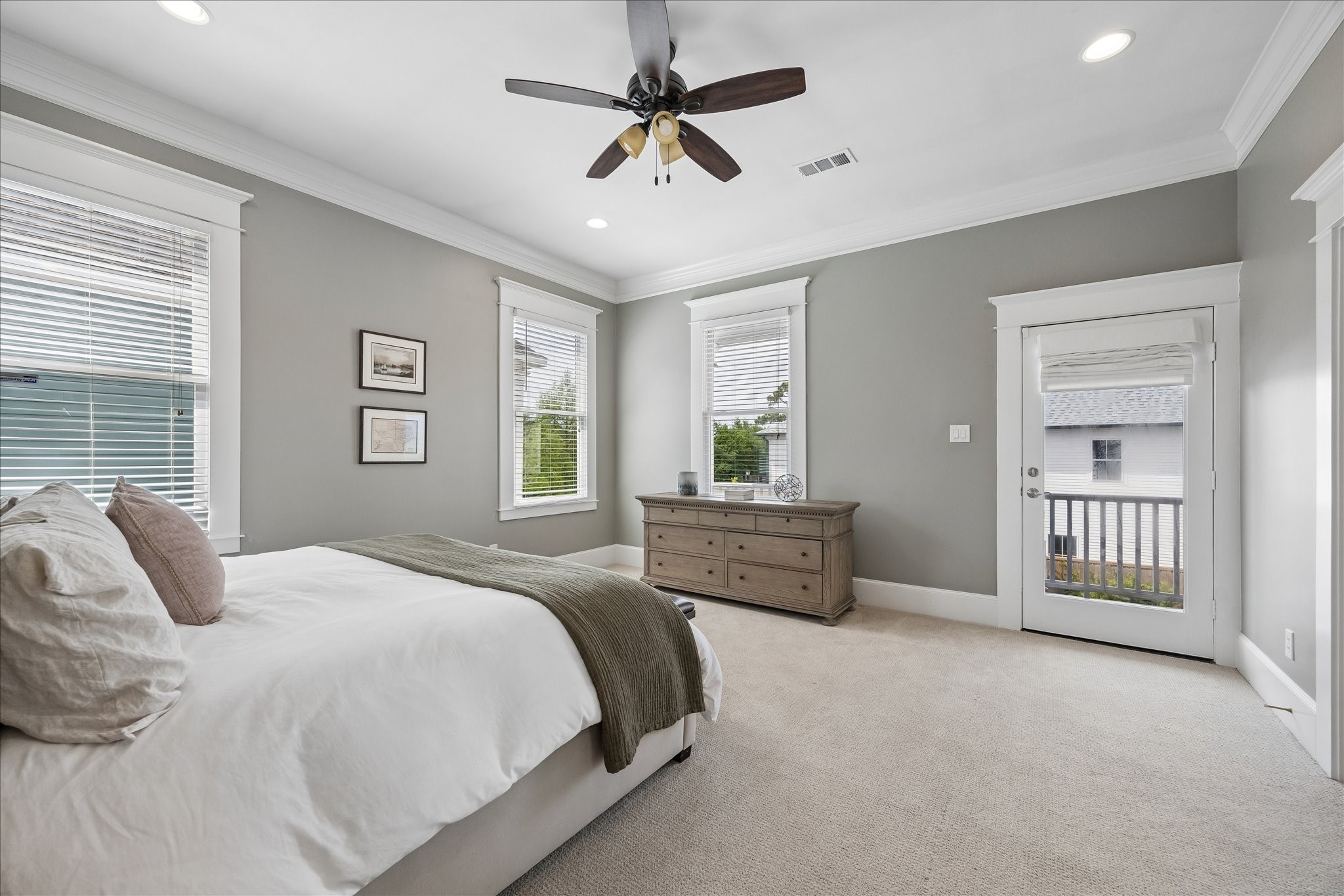 621 West 15th Street Houston, TX 77008 - Photo 20 of 37 The primary suite offers access to the covered porch.