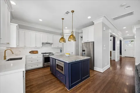 $1,085,000 | 621 West 15th Street, Houston, TX 77008