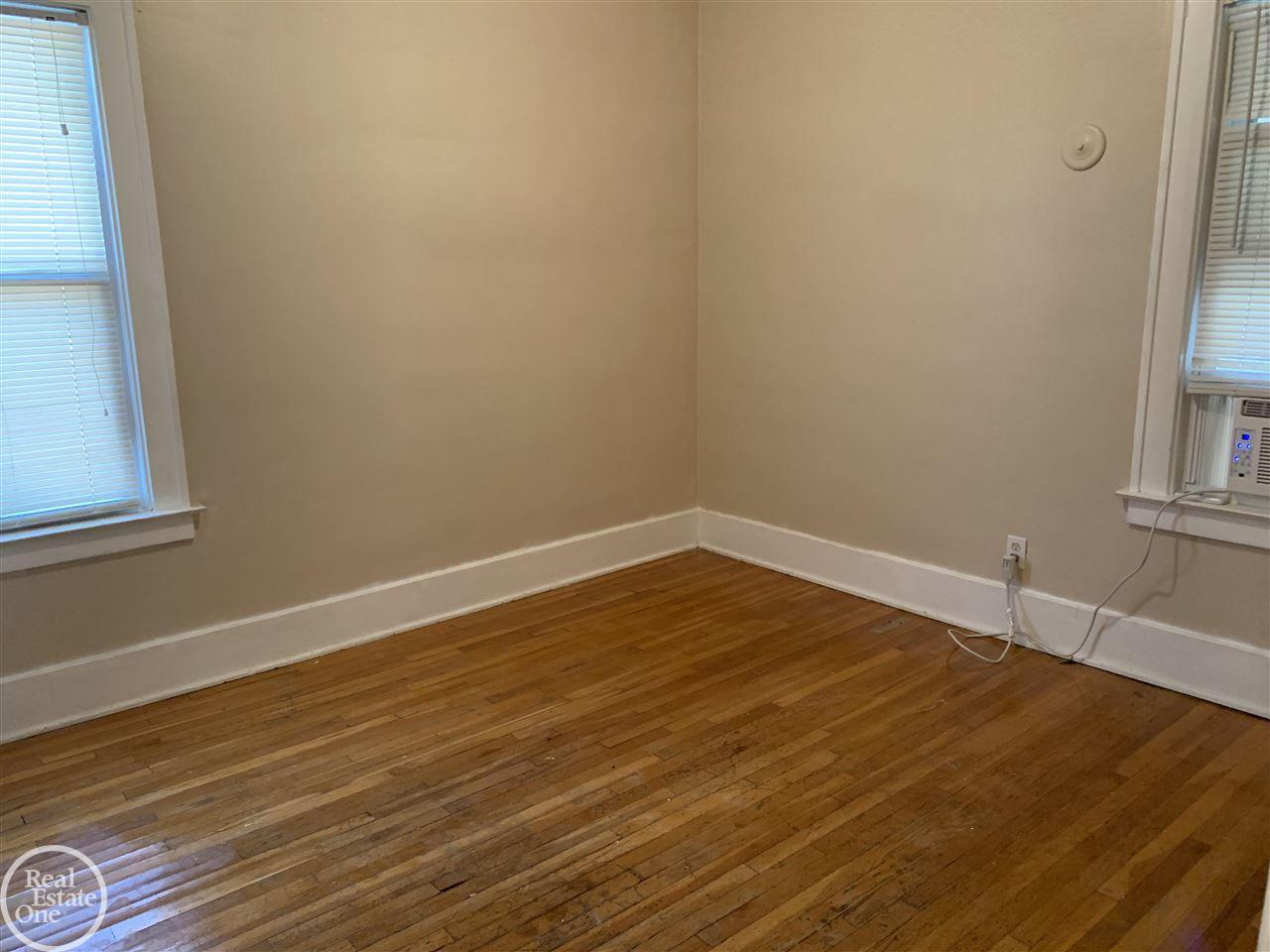 912 Nottingham Road Grosse Pointe, MI 48230 - Photo 16 of 30 50053448-15.JPG