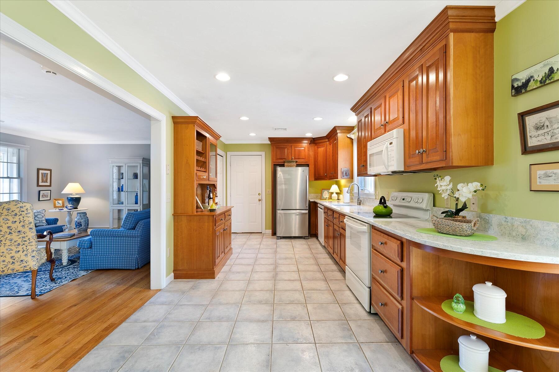 9 Coach Lane Sandwich, MA 02563 - Photo 26 of 47 9 Coach Ln (130)