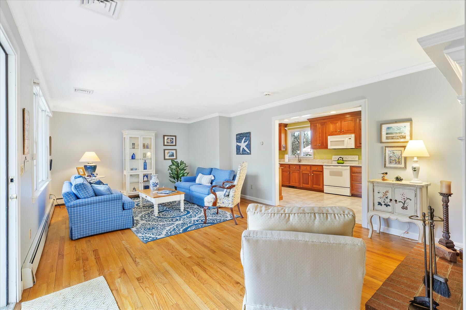 9 Coach Lane Sandwich, MA 02563 - Photo 4 of 47 9 Coach Ln (109)