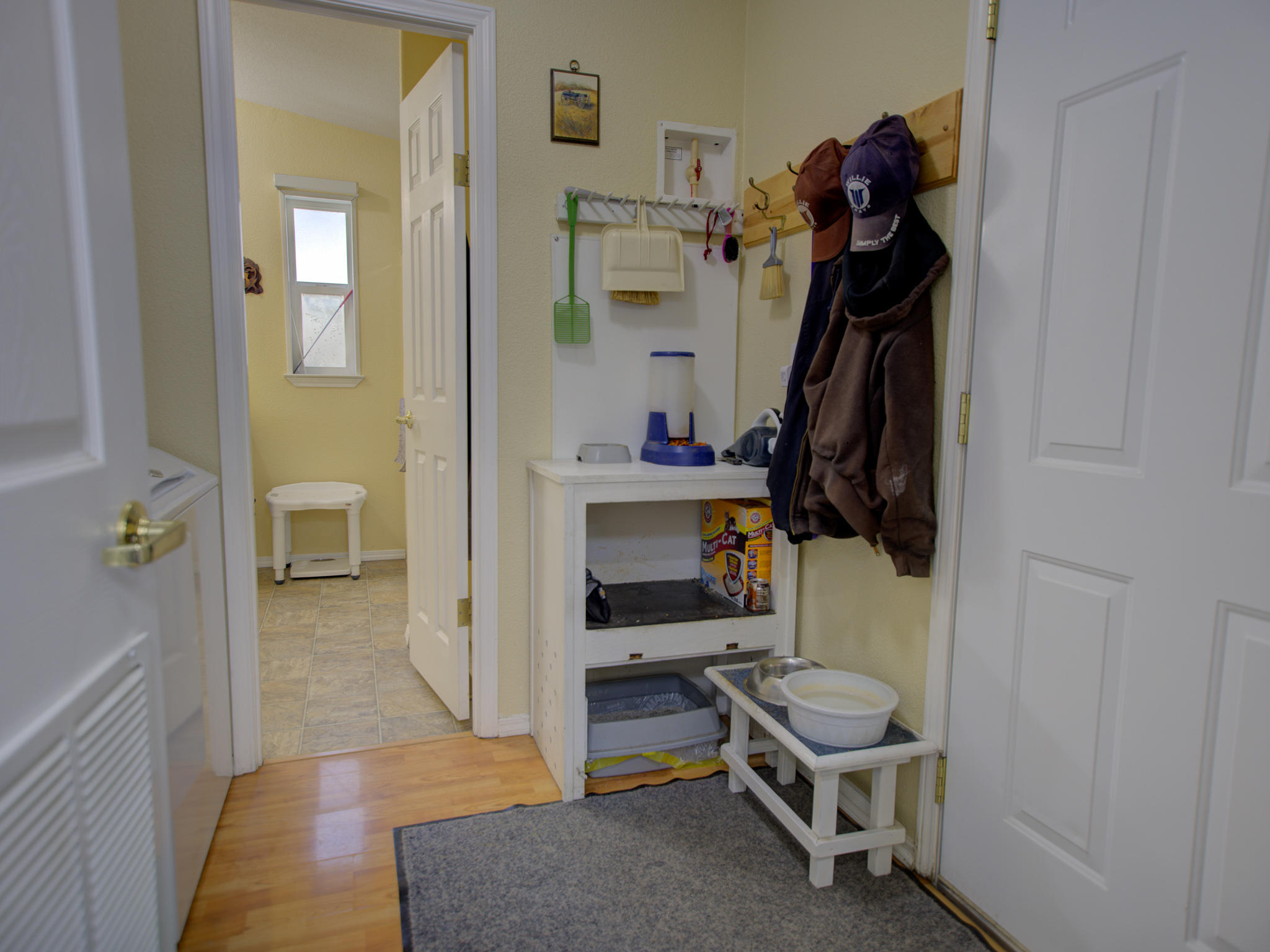 53381 Andrews Road La Pine, OR 97739 - Photo 11 of 31 Laundry/mud room