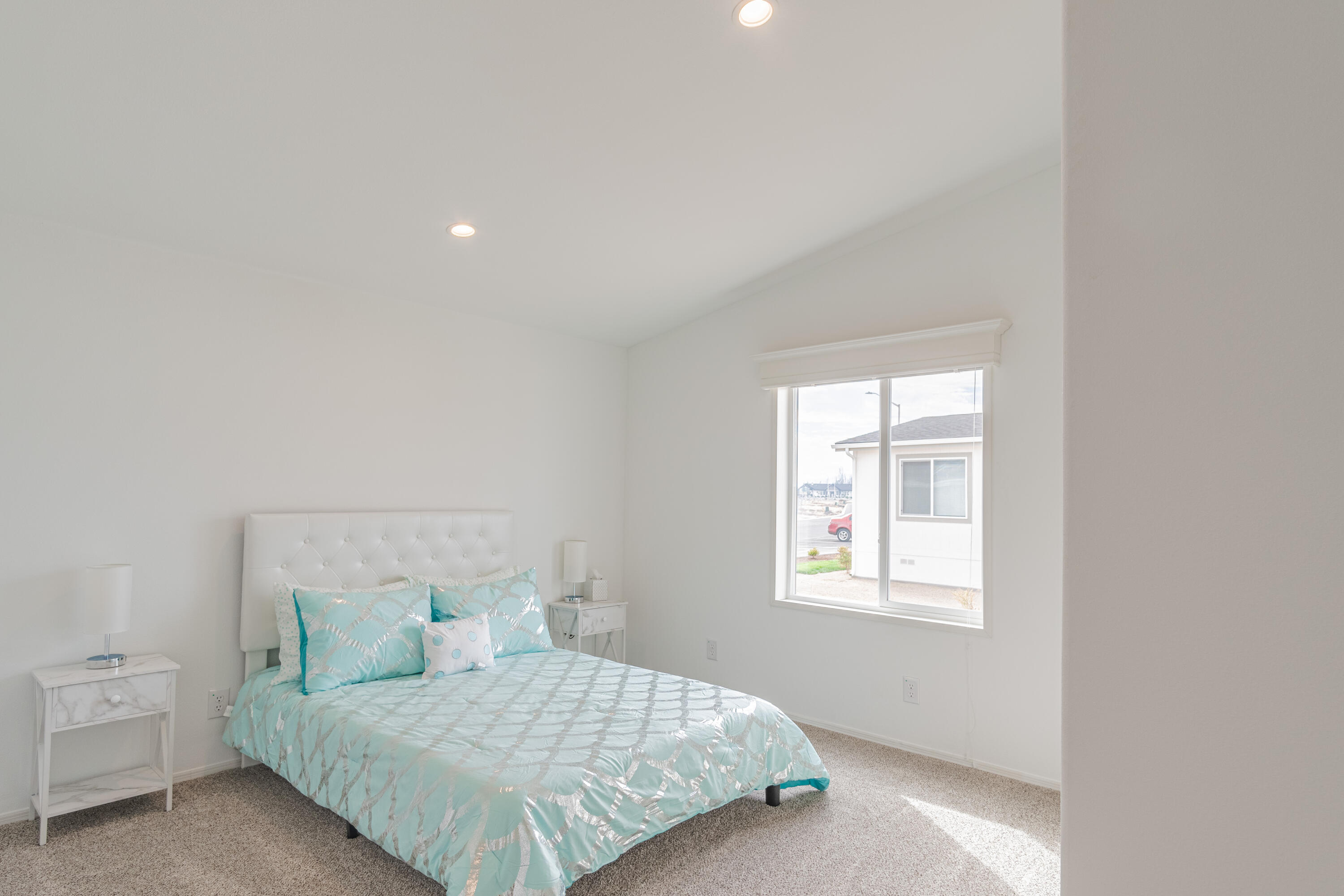 300 Luman Road, Unit 163 Phoenix, OR 97535 - Photo 15 of 34 163 Guest room 1