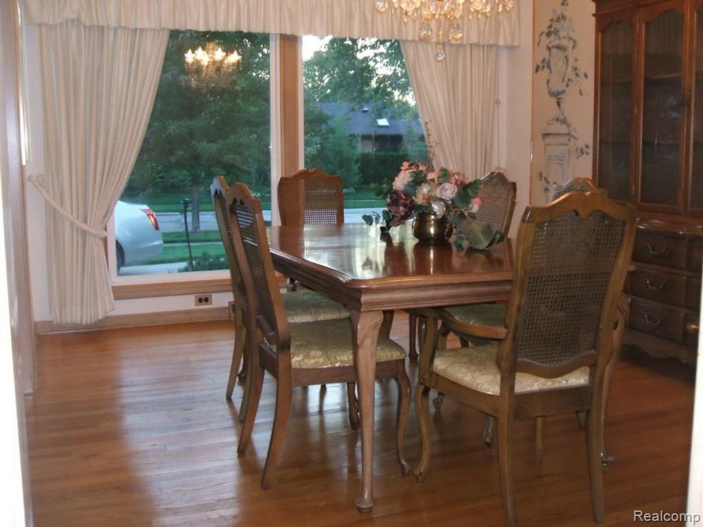 355 South Cranbrook Cross Road Bloomfield Hills, MI 48301 - Photo 10 of 25 Dining Room With Hardwood