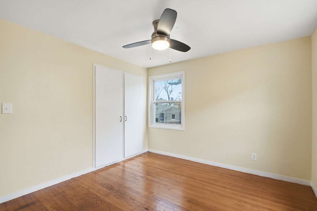 392 Gifford Street Springfield, MA 01118 - Photo 11 of 22