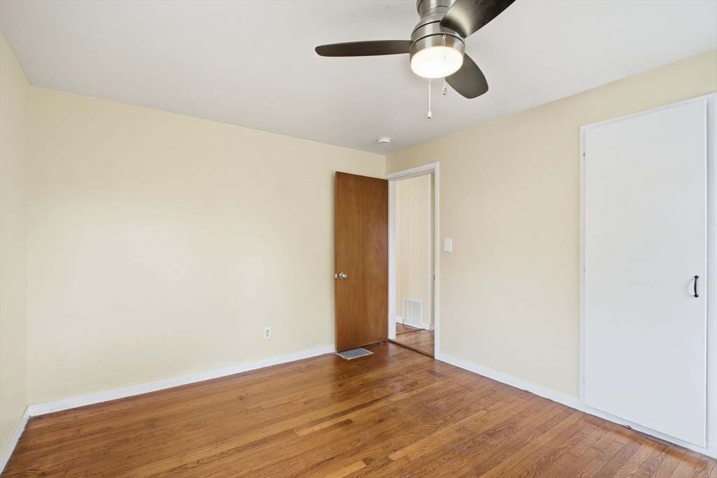 392 Gifford Street Springfield, MA 01118 - Photo 12 of 22