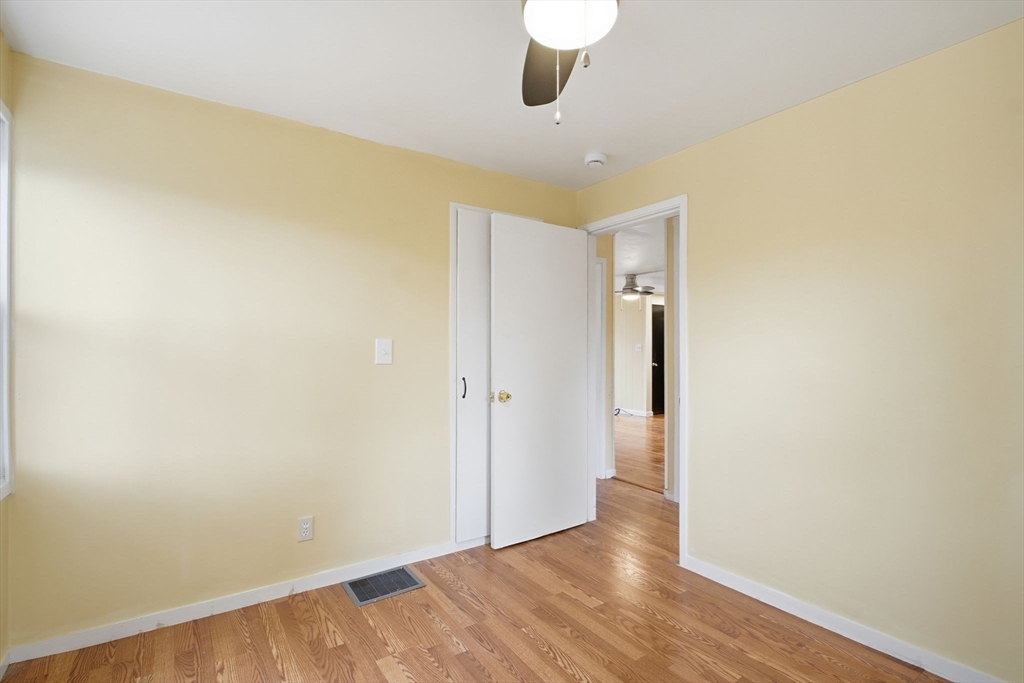 392 Gifford Street Springfield, MA 01118 - Photo 13 of 22