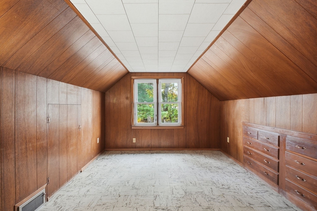 392 Gifford Street Springfield, MA 01118 - Photo 17 of 22