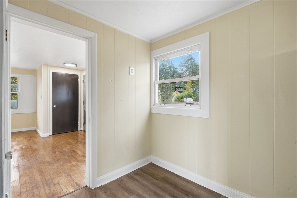 392 Gifford Street Springfield, MA 01118 - Photo 5 of 22