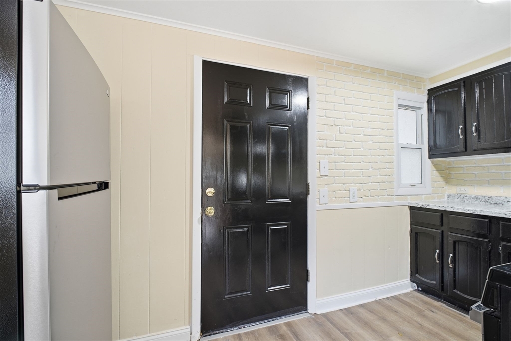 392 Gifford Street Springfield, MA 01118 - Photo 8 of 22