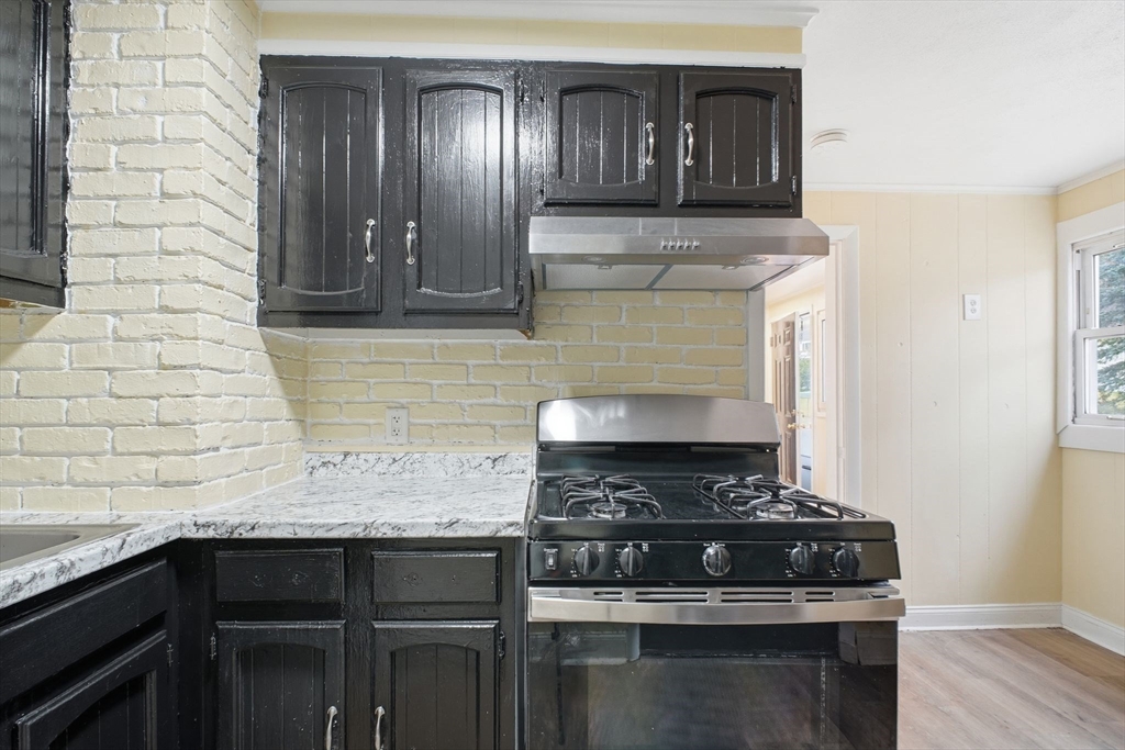 392 Gifford Street Springfield, MA 01118 - Photo 10 of 22