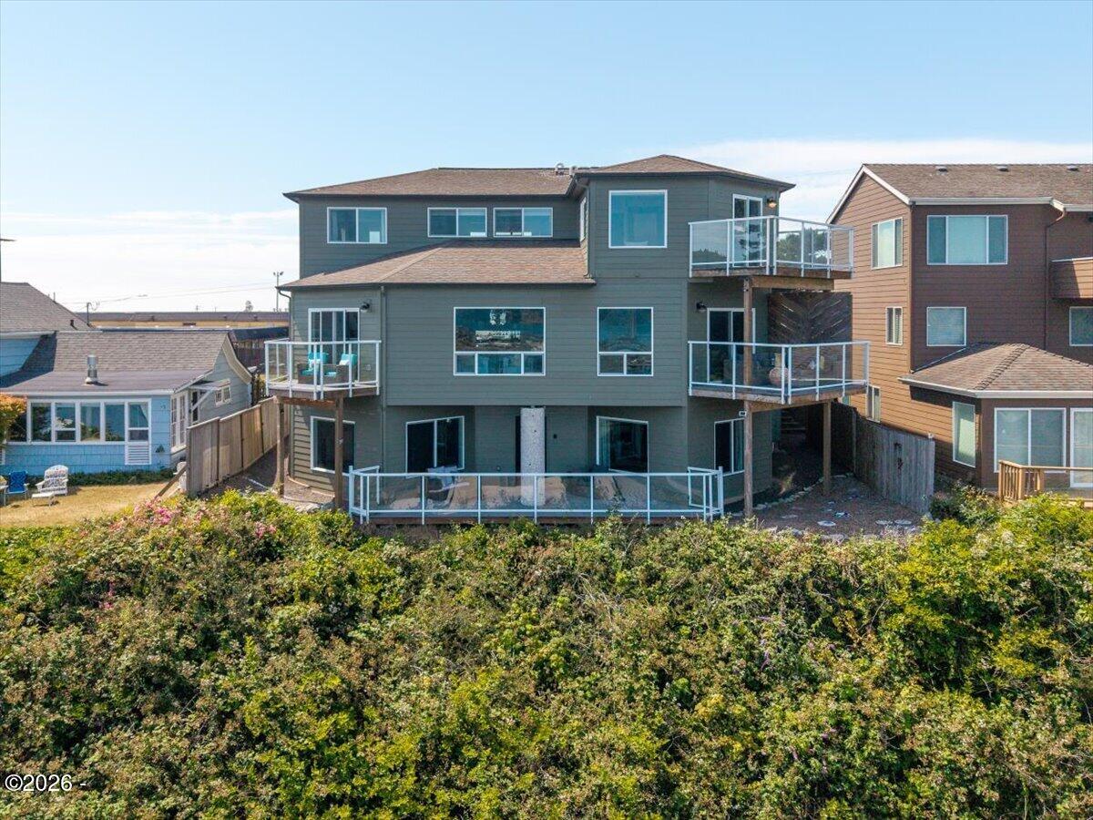 811 Southwest 12th Street Newport, OR 97365 - Photo 3 of 85