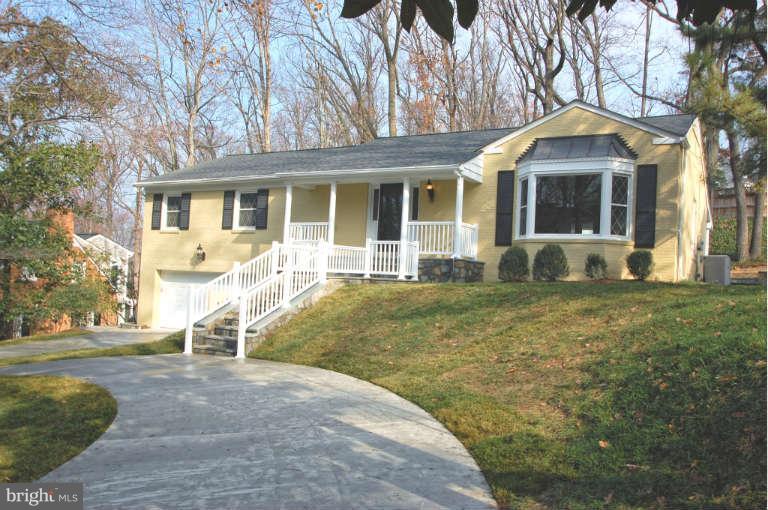 6211 Foxcroft Road Alexandria, VA 22307 - Photo 2 of 30 Exterior (Front)