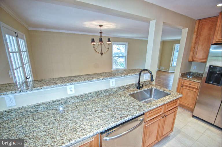 6211 Foxcroft Road Alexandria, VA 22307 - Photo 12 of 30 Kitchen