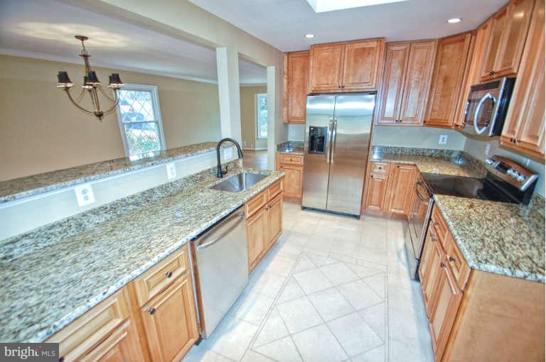 6211 Foxcroft Road Alexandria, VA 22307 - Photo 13 of 30 Kitchen