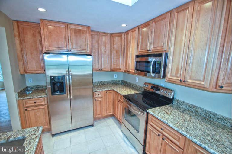 6211 Foxcroft Road Alexandria, VA 22307 - Photo 14 of 30 Kitchen
