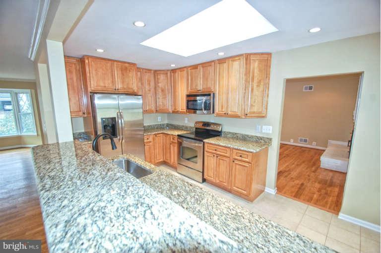 6211 Foxcroft Road Alexandria, VA 22307 - Photo 15 of 30 Kitchen
