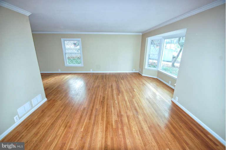 6211 Foxcroft Road Alexandria, VA 22307 - Photo 19 of 30 Living Room