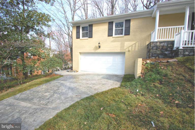 6211 Foxcroft Road Alexandria, VA 22307 - Photo 29 of 30 Exterior (Front)