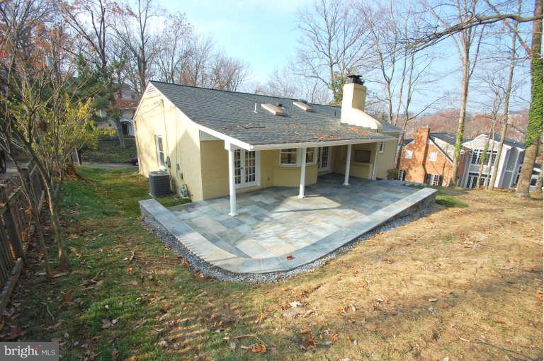 6211 Foxcroft Road Alexandria, VA 22307 - Photo 4 of 30 Exterior (Rear)