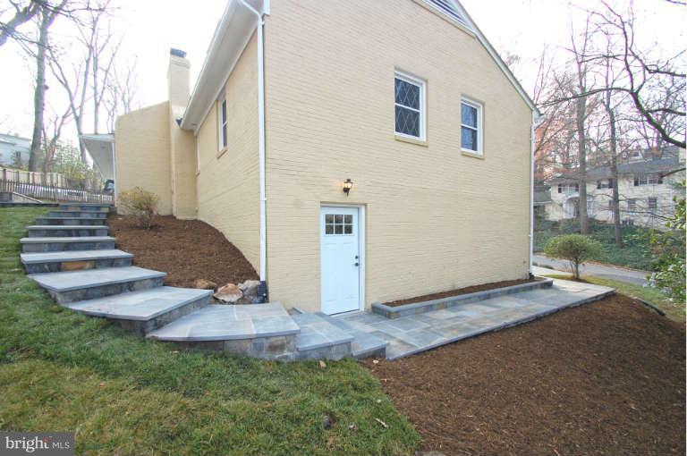 6211 Foxcroft Road Alexandria, VA 22307 - Photo 8 of 30 Exterior (General)