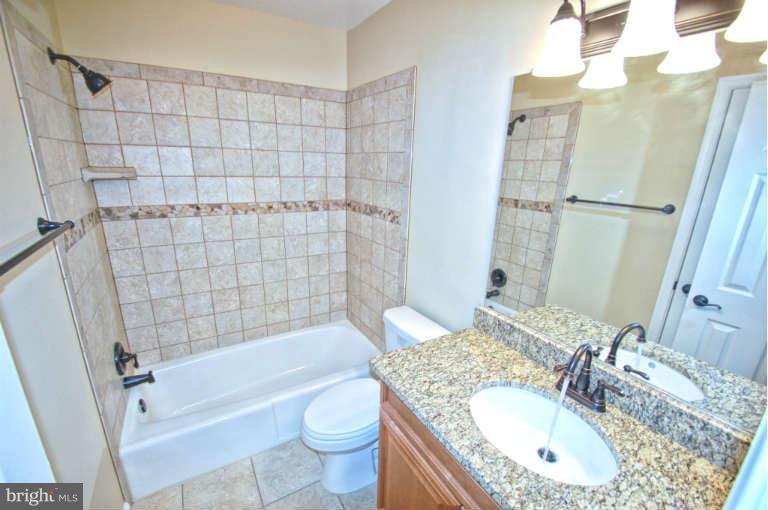 6211 Foxcroft Road Alexandria, VA 22307 - Photo 9 of 30 Bath