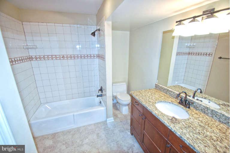 6211 Foxcroft Road Alexandria, VA 22307 - Photo 10 of 30 Bath (Master)