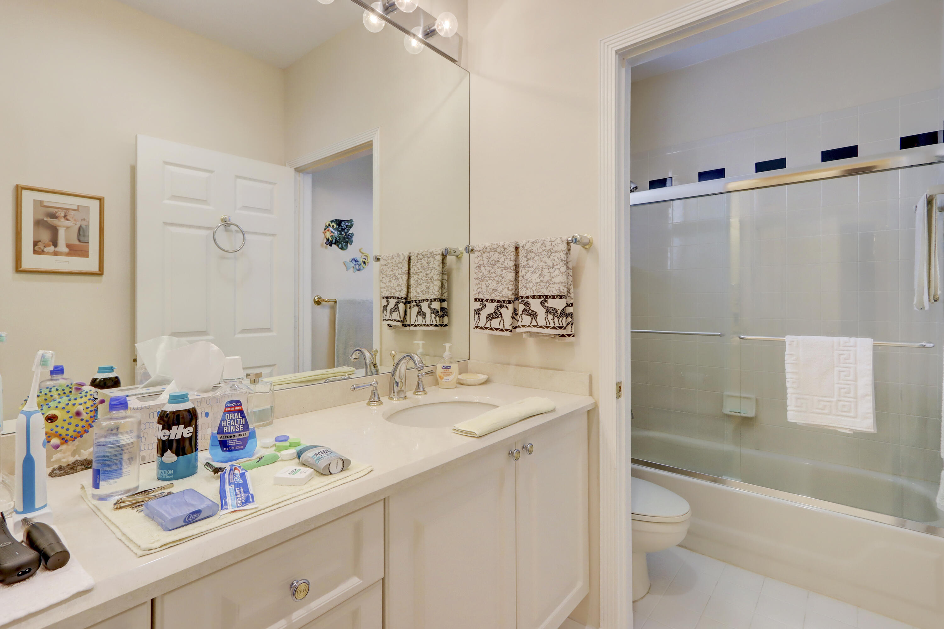 6553 Somerset Circle Boca Raton, FL 33496 - Photo 19 of 22 Bathroom 2 - Jack & Jill