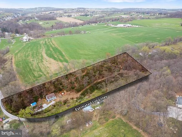 a view of a back yard of a house