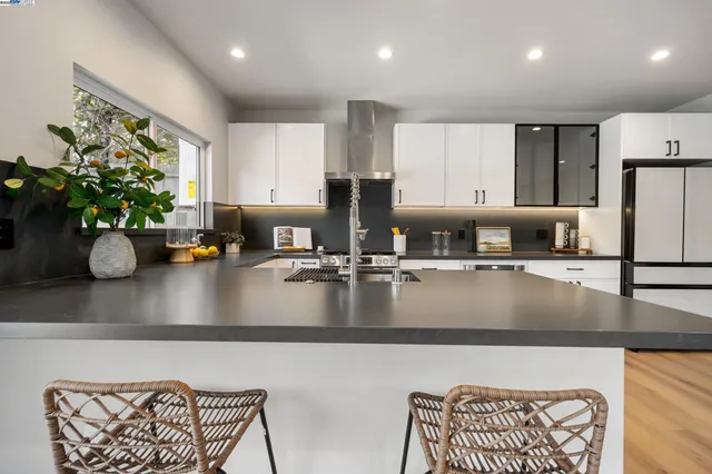 $1,195,000 | 354 49th Street, Oakland, CA 94609