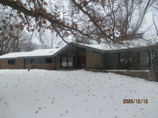 $245,000 | 1943 Woodside Drive, Freeport, IL 61032