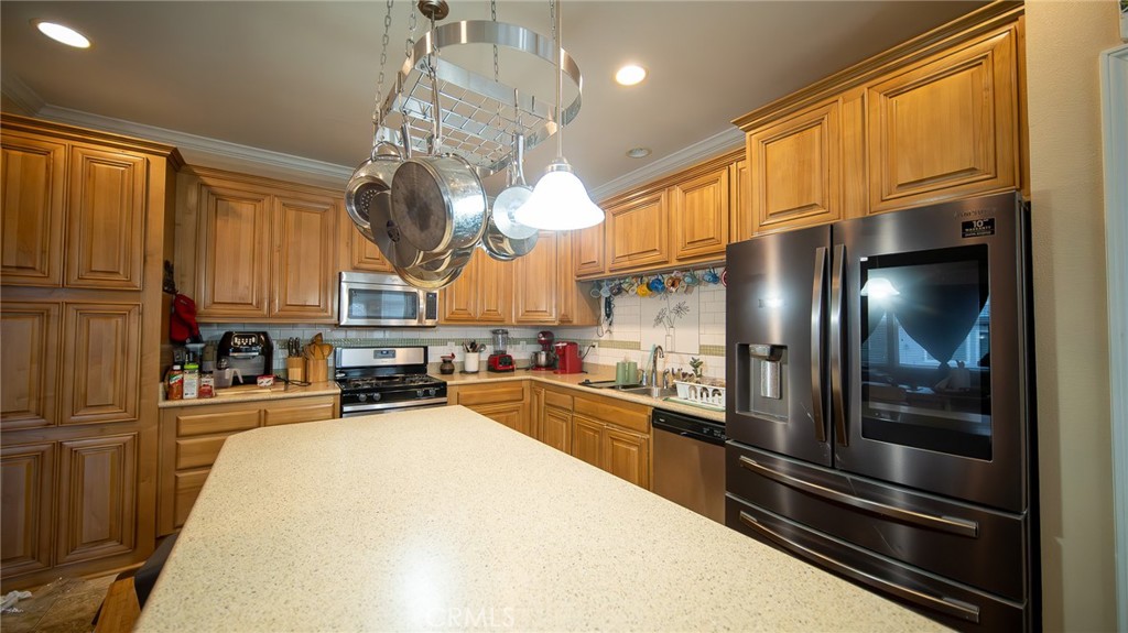 5 Ash Via Anaheim, CA 92801 - Photo 3 of 17 a very nice looking room with a large window