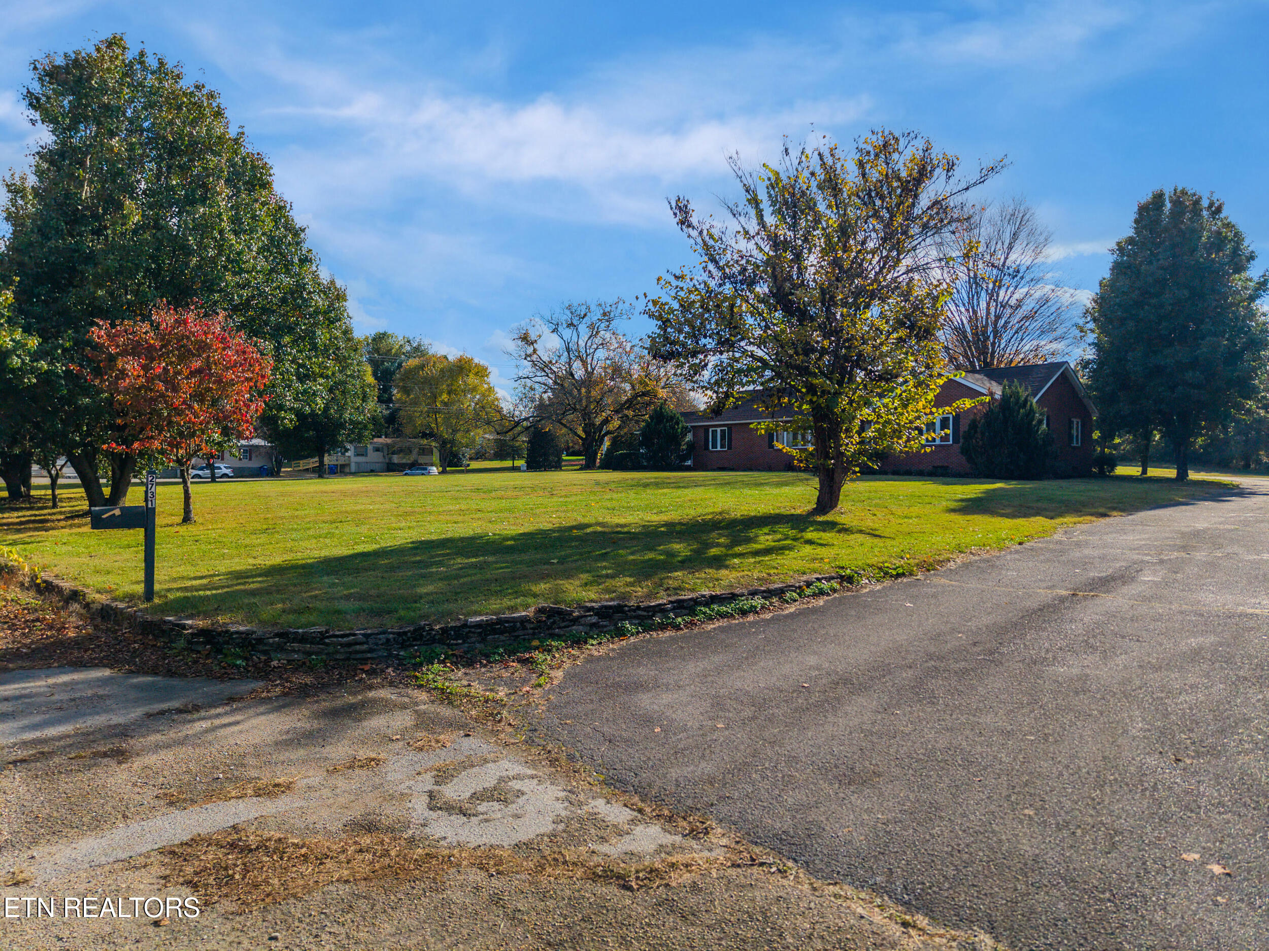 2731 Asbury Road Knoxville, TN 37914 - Photo 3 of 26 3_003