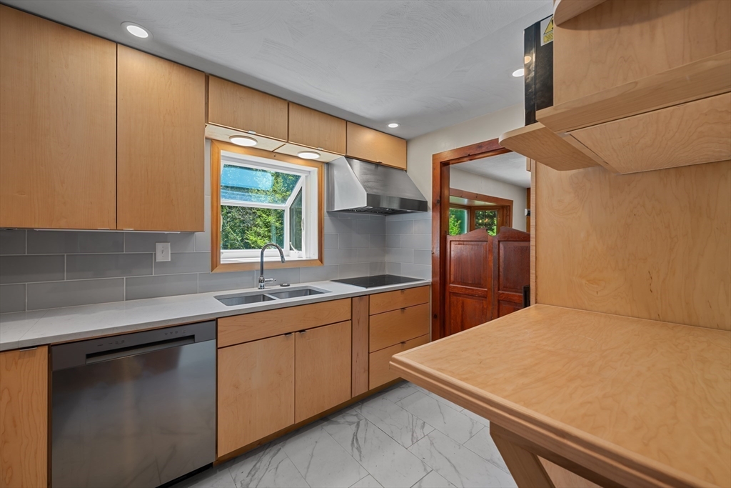 249 Green Road Bolton, MA 01740 - Photo 6 of 32 Gallery Image 6