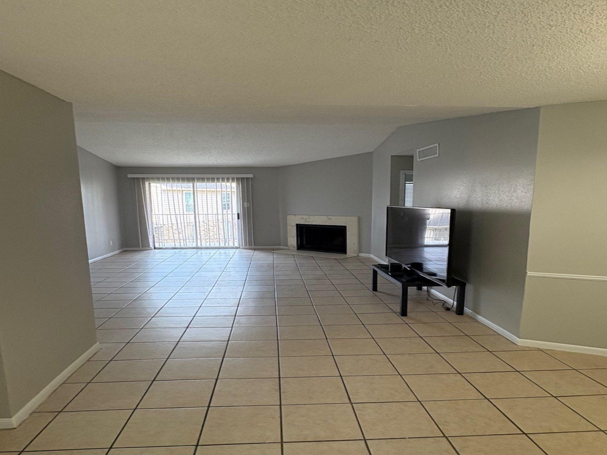 10101 South Gessner Road, Unit 515 Houston, TX 77071 - Photo 3 of 10 a living room with furniture and a flat screen tv