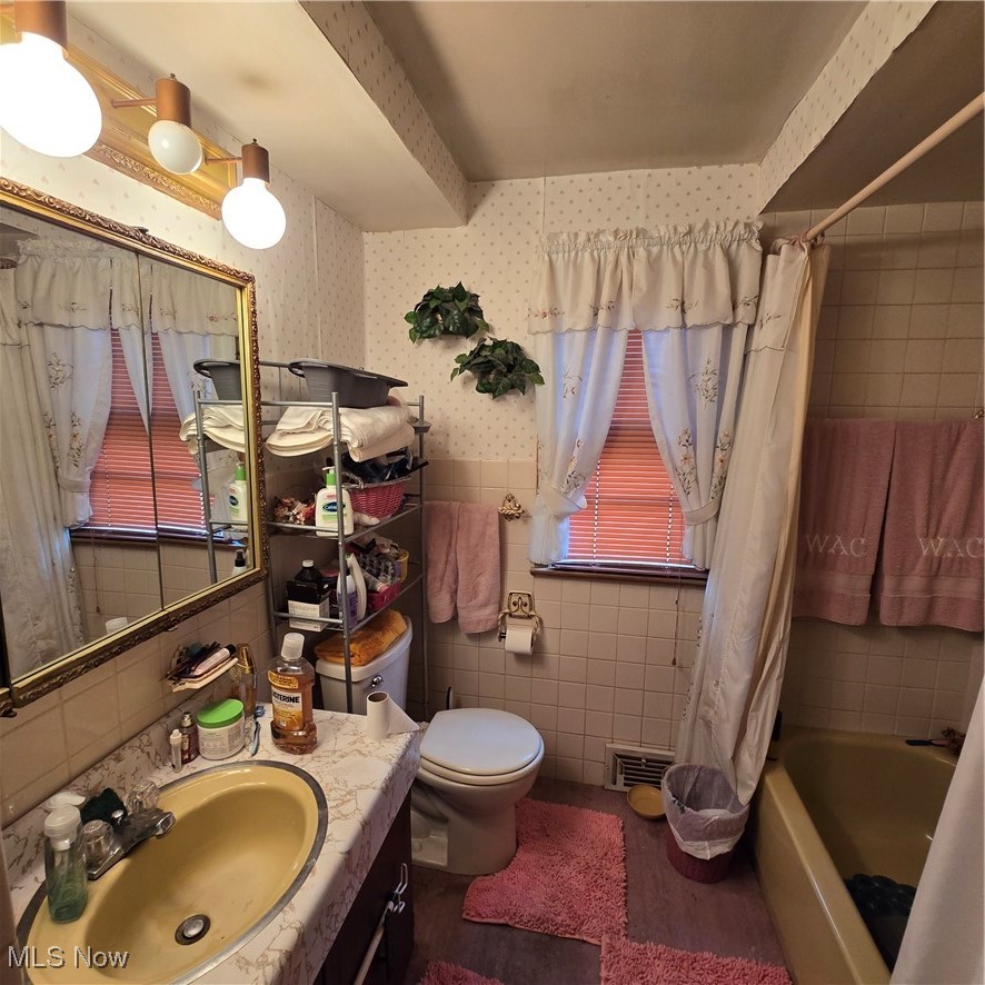 1669 Wood Road Cleveland Heights, OH 44121 - Photo 10 of 22 Full bath on 1st floor