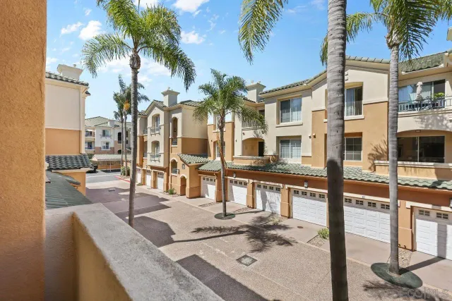 $898,000 | 12372 Carmel Country Road, Unit 202, San Diego, CA 92130