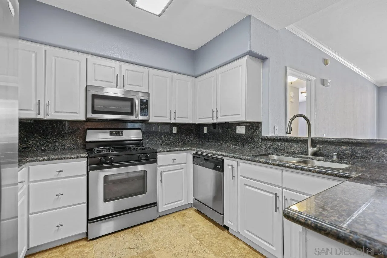 12372 Carmel Country Road, Unit 202 San Diego, CA 92130 - Photo 3 of 14