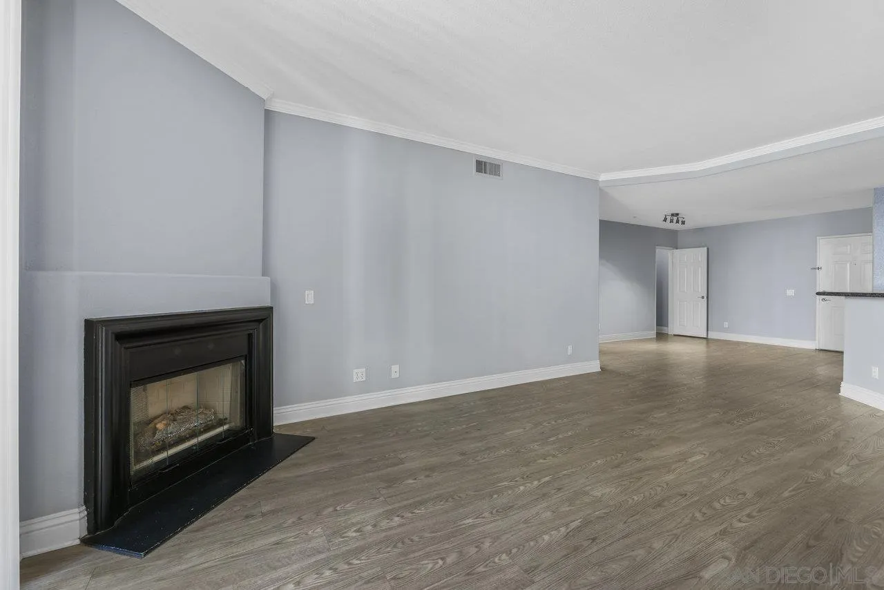 12372 Carmel Country Road, Unit 202 San Diego, CA 92130 - Photo 5 of 14