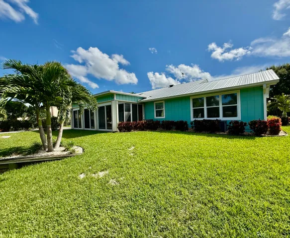 a view of a house with a backyard