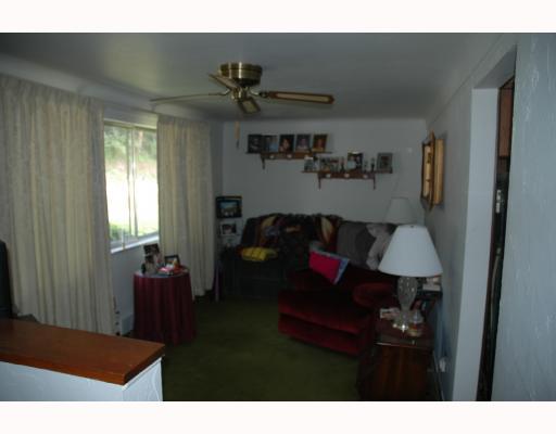 258 Spring Valley Road Jeannette, PA 15644 - Photo 4 of 6 Living Room.