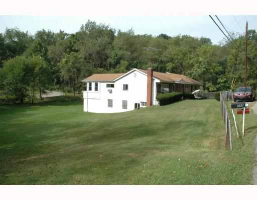 258 Spring Valley Road Jeannette, PA 15644 - Photo 6 of 6 Other. side yard