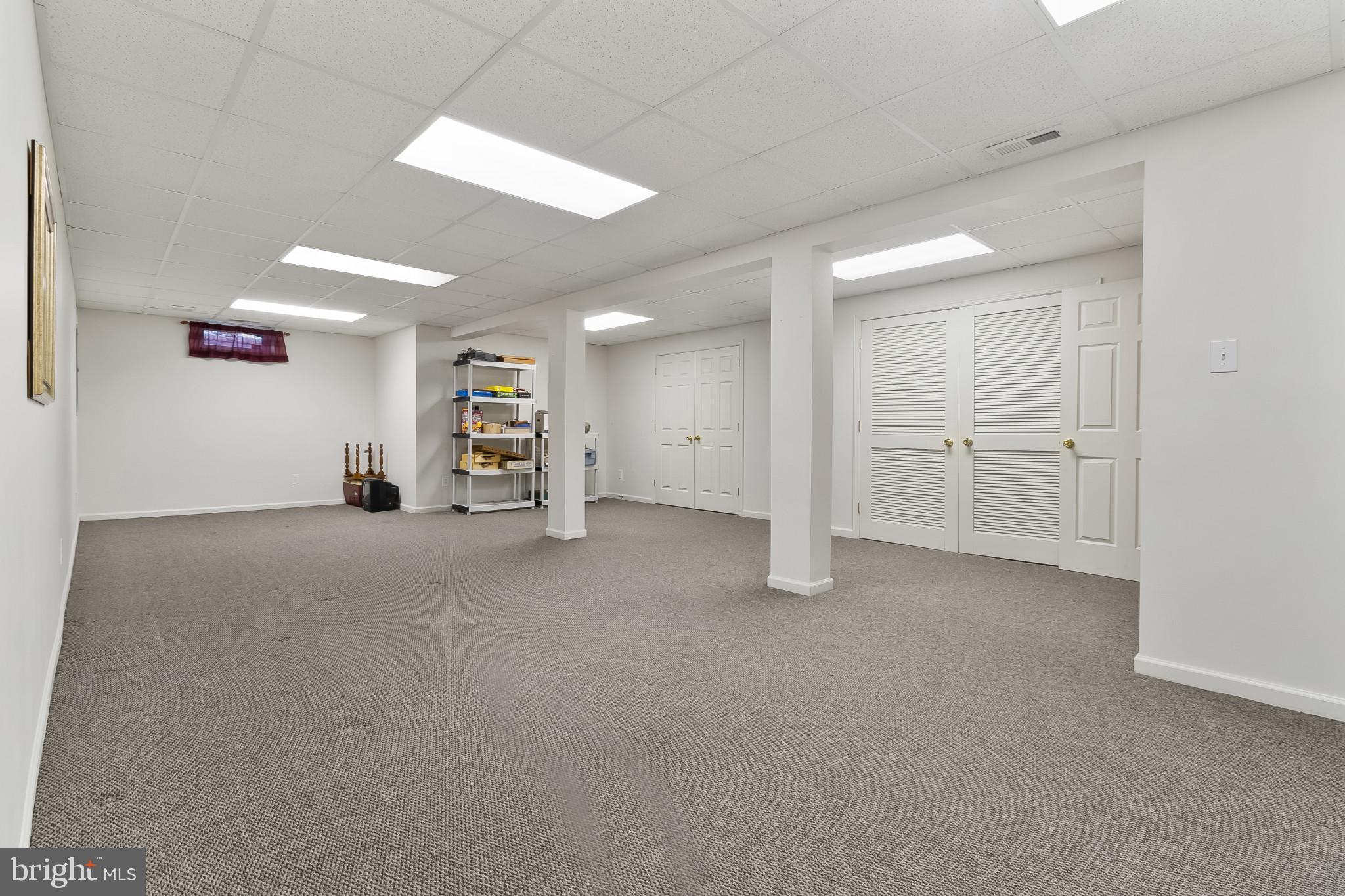 1 Osmond Way Delanco, NJ 08075 - Photo 24 of 26 en empty room with closet and mirrors