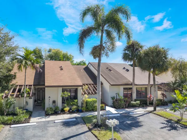 $2,500 | 3928 Vine Trail, Unit B, Lake Worth, FL 33467