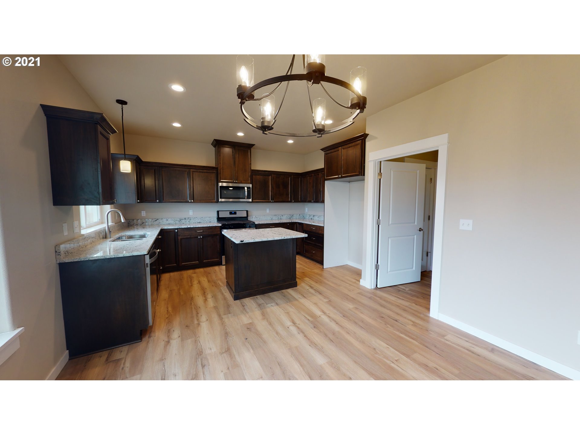 340 Northeast Rose Ridge Drive Winston, OR 97496 - Photo 10 of 30 Gallery Image 10