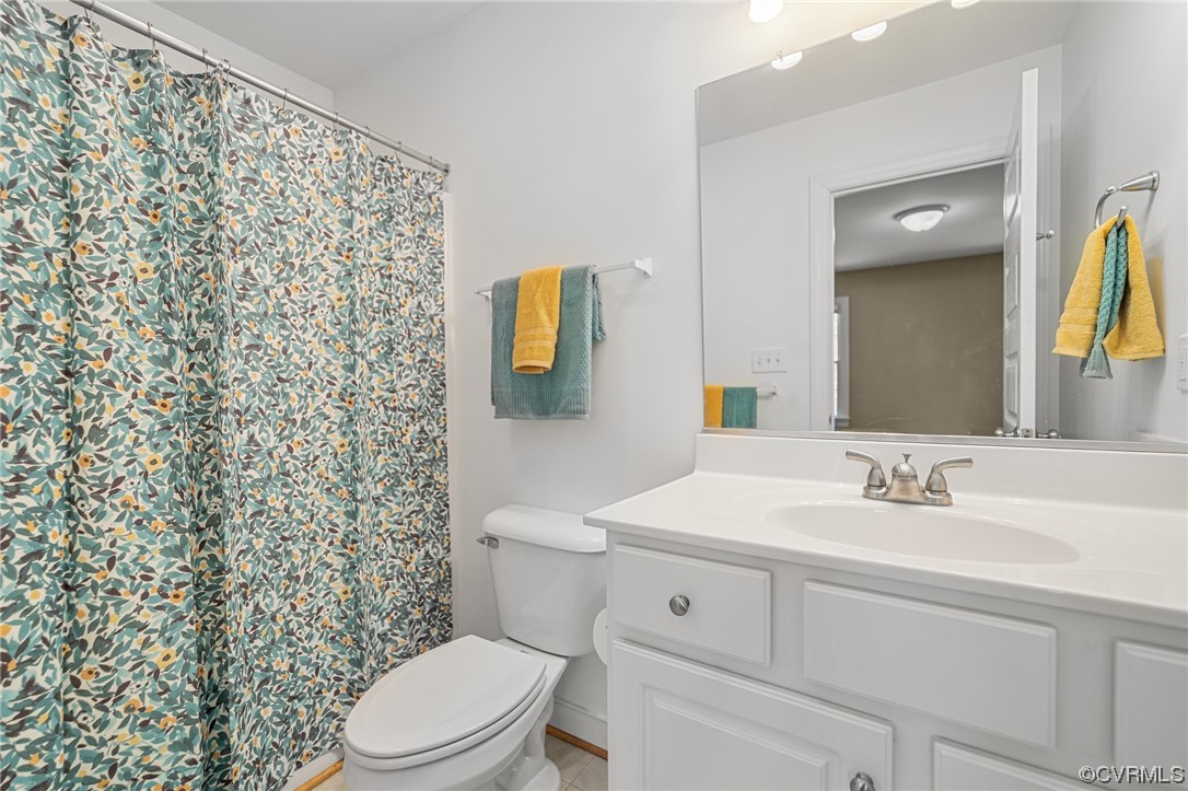 15163 Rice Road Beaverdam, VA 23015 - Photo 19 of 50 a bathroom with a sink a toilet and a mirror