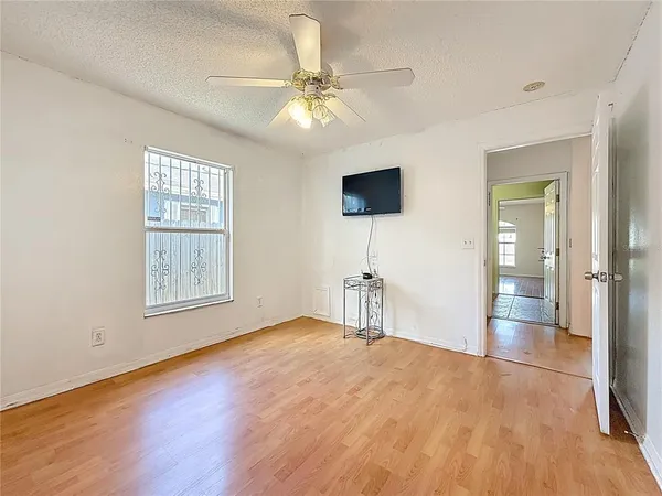 a bathroom with a toilet and a bathtub