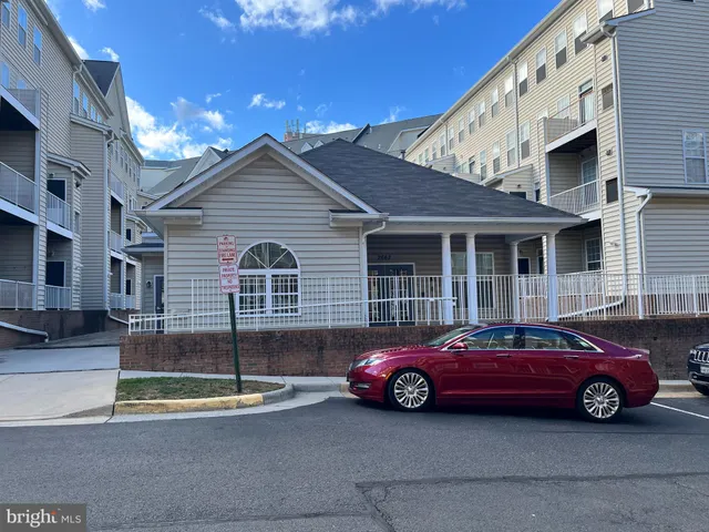 $2,350 | 2700 Bellforest Court, Unit 310, Vienna, VA 22180