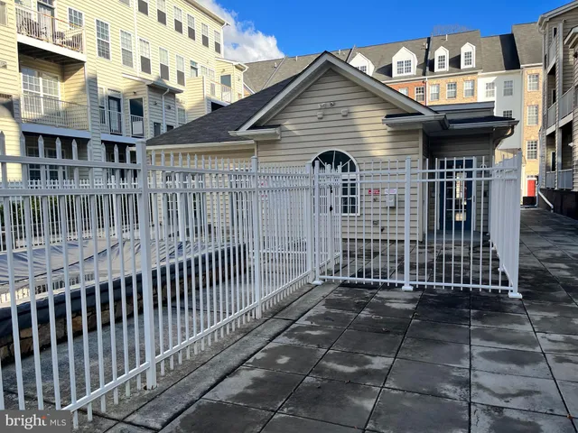 $2,350 | 2700 Bellforest Court, Unit 310, Vienna, VA 22180