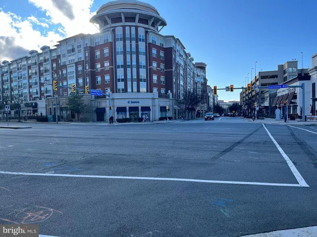 $2,350 | 2700 Bellforest Court, Unit 310, Vienna, VA 22180